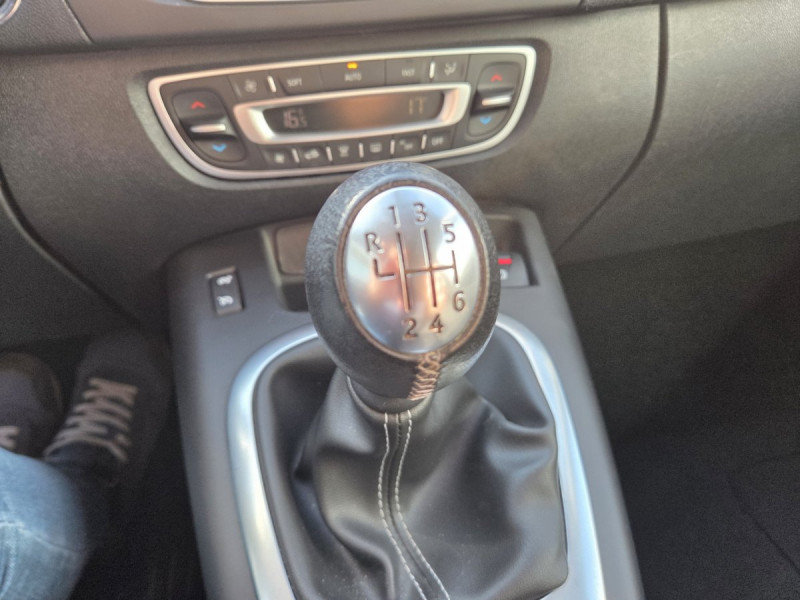 Photo 18 de l'offre de RENAULT Scénic (3) Limited Energy dCi 110 à 9990€ chez Carlyss automobiles Vitré