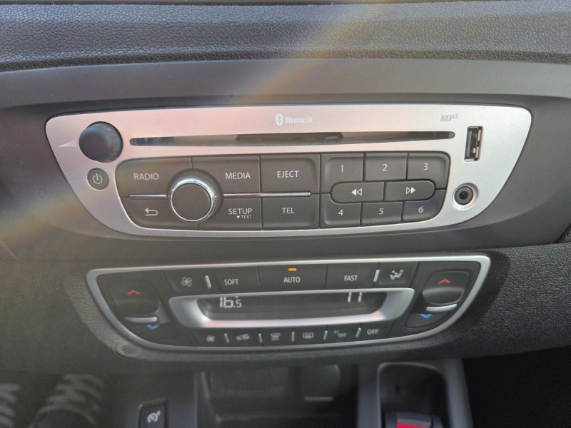 Photo 19 de l'offre de RENAULT Scénic (3) Limited Energy dCi 110 à 9990€ chez Carlyss automobiles Vitré