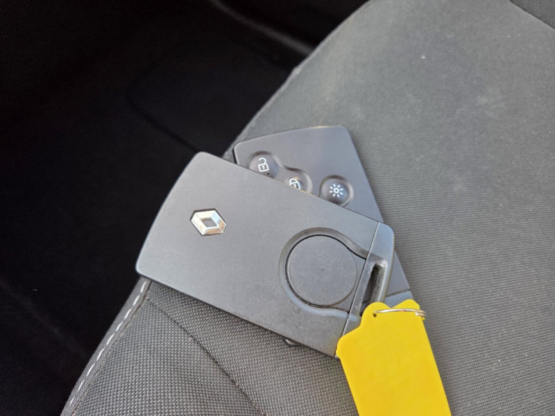 Photo 12 de l'offre de RENAULT Scénic (3) Limited Energy dCi 110 à 9990€ chez Carlyss automobiles Vitré