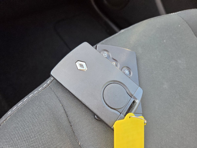 Photo 22 de l'offre de RENAULT Scénic (3) Limited Energy dCi 110 à 9990€ chez Carlyss automobiles Vitré