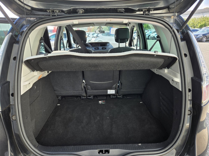 Photo 11 de l'offre de RENAULT Scénic (3) Limited Energy dCi 110 à 9990€ chez Carlyss automobiles Vitré