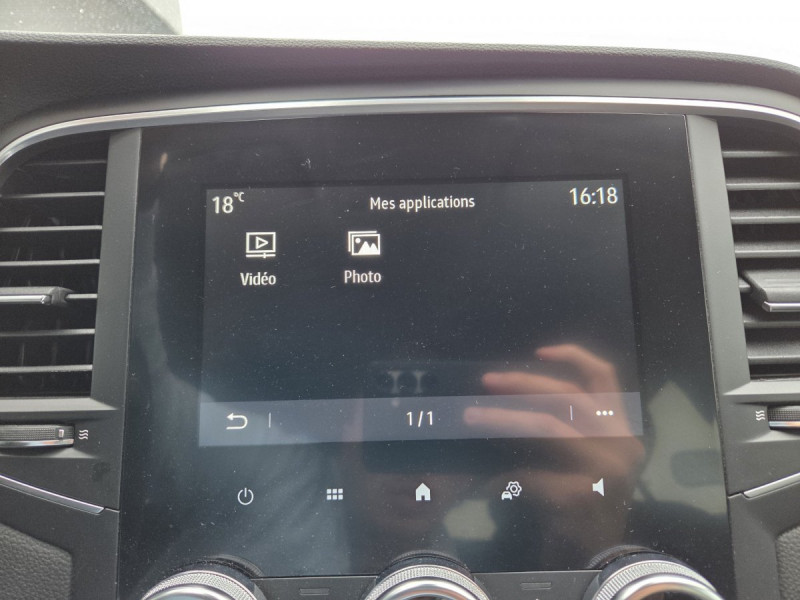 Photo 11 de l'offre de Renault Mégane Berline (4) Business TCe 115 FAP -21N à 15990€ chez Carlyss automobiles Vitré