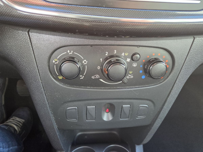 Photo 11 de l'offre de Dacia Sandero (3) Essentiel SCe 65 à 8490€ chez Carlyss automobiles Vitré