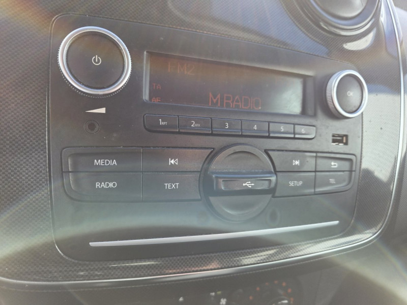 Photo 8 de l'offre de Dacia Sandero (3) Essentiel SCe 65 à 8490€ chez Carlyss automobiles Vitré