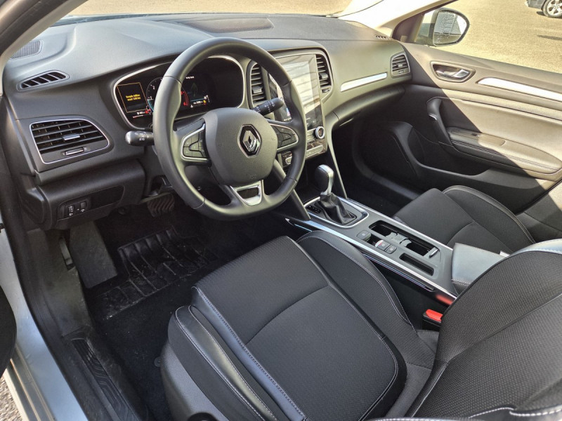 Photo 8 de l'offre de Renault Mégane Berline (4) techno Blue dCi 115 EDC à 17490€ chez Carlyss automobiles Vitré