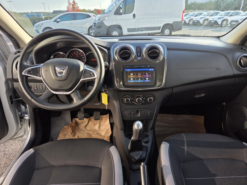 Photo 8 de l'offre de Dacia Sandero (2) Stepway Blue dCi 95 -20 à 13490€ chez Carlyss automobiles Vitré