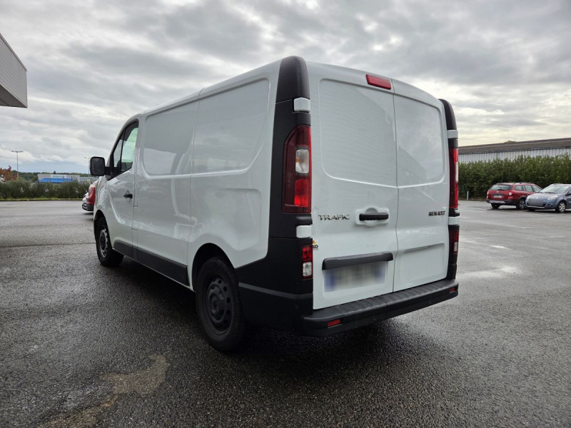Photo 5 de l'offre de Renault Trafic (3) 17075 euros HT FG GCF L1H1 2T8 Blue dCi 130 à 20490€ chez Carlyss automobiles Vitré