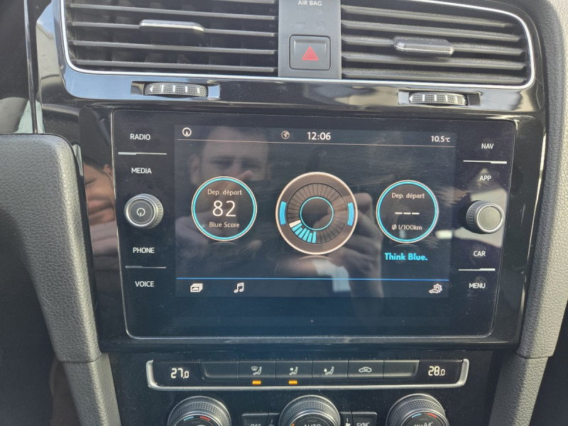 Photo 16 de l'offre de VOLKSWAGEN Golf (7) 1.5 TSI EVO 130 BVM6 Confortline à 17990€ chez Carlyss automobiles Vitré