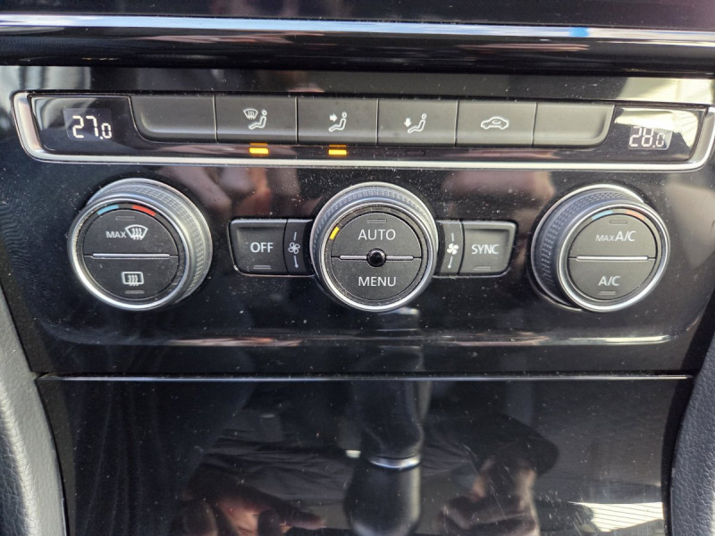 Photo 18 de l'offre de VOLKSWAGEN Golf (7) 1.5 TSI EVO 130 BVM6 Confortline à 17990€ chez Carlyss automobiles Vitré