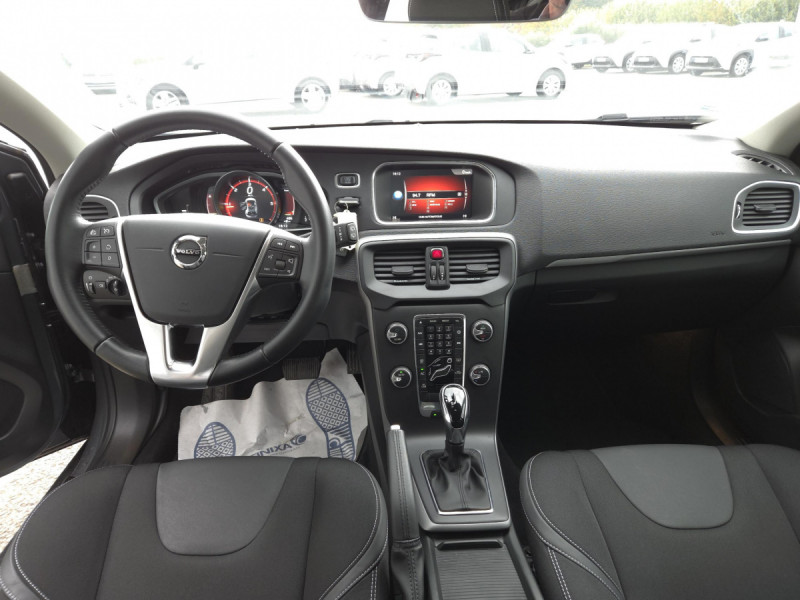 Photo 9 de l'offre de Volvo V40 (2) D2 AdBlue 120 Geartronic 6 Momentum à 17490€ chez Carlyss automobiles Vitré