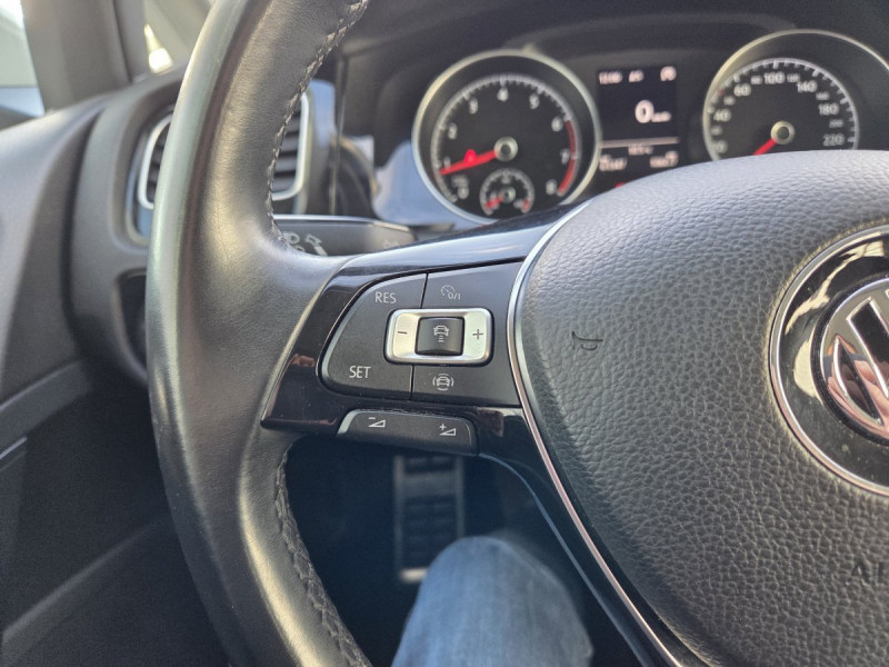 Photo 20 de l'offre de VOLKSWAGEN Golf (7) 1.5 TSI EVO 130 BVM6 Confortline à 17990€ chez Carlyss automobiles Vitré