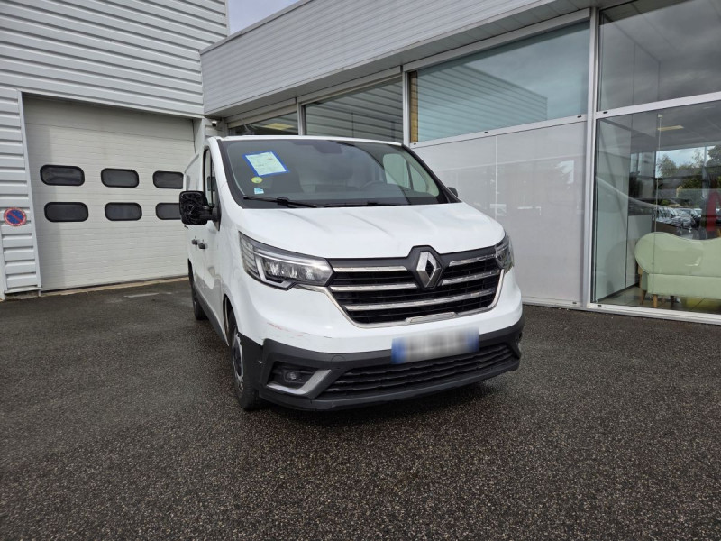 Photo 1 de l'offre de Renault Trafic (3) 17075 euros HT FG GCF L1H1 2T8 Blue dCi 130 à 20490€ chez Carlyss automobiles Vitré