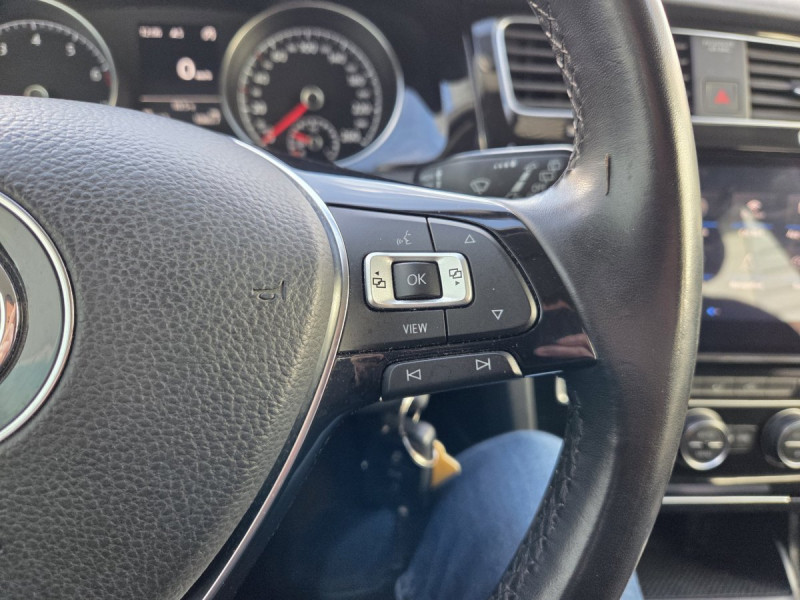 Photo 21 de l'offre de VOLKSWAGEN Golf (7) 1.5 TSI EVO 130 BVM6 Confortline à 17990€ chez Carlyss automobiles Vitré