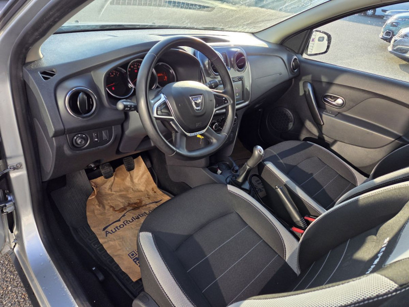 Photo 6 de l'offre de Dacia Sandero (2) Stepway Blue dCi 95 -20 à 13490€ chez Carlyss automobiles Vitré