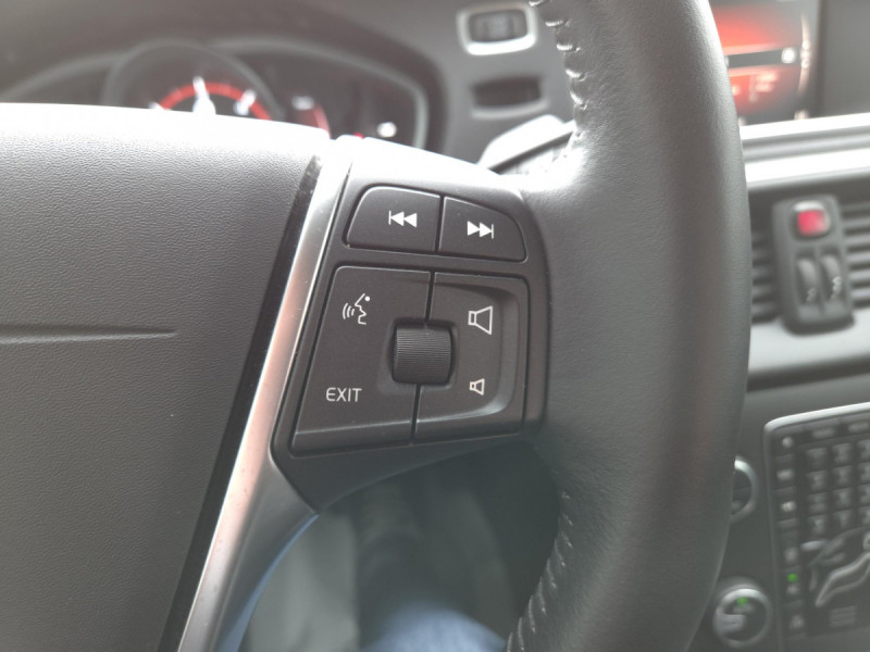 Photo 20 de l'offre de Volvo V40 (2) D2 AdBlue 120 Geartronic 6 Momentum à 17490€ chez Carlyss automobiles Vitré