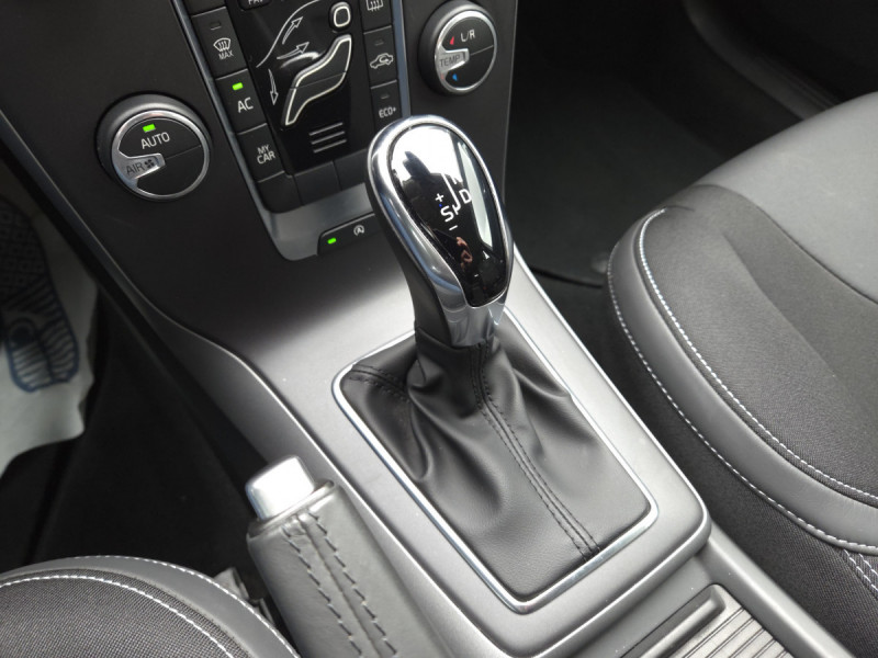 Photo 17 de l'offre de Volvo V40 (2) D2 AdBlue 120 Geartronic 6 Momentum à 17490€ chez Carlyss automobiles Vitré