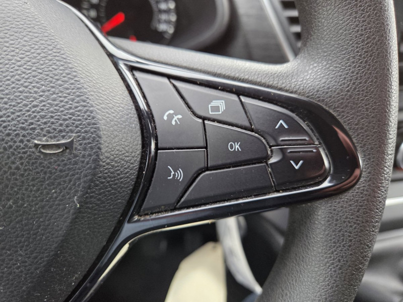 Photo 17 de l'offre de Renault Trafic (3) 17075 euros HT FG GCF L1H1 2T8 Blue dCi 130 à 20490€ chez Carlyss automobiles Vitré