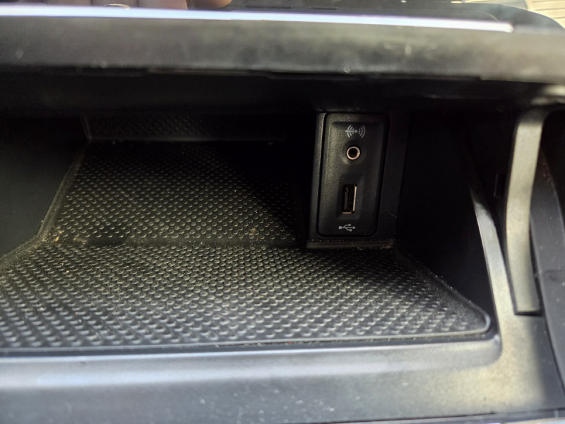 Photo 19 de l'offre de VOLKSWAGEN Golf (7) 1.5 TSI EVO 130 BVM6 Confortline à 17990€ chez Carlyss automobiles Vitré