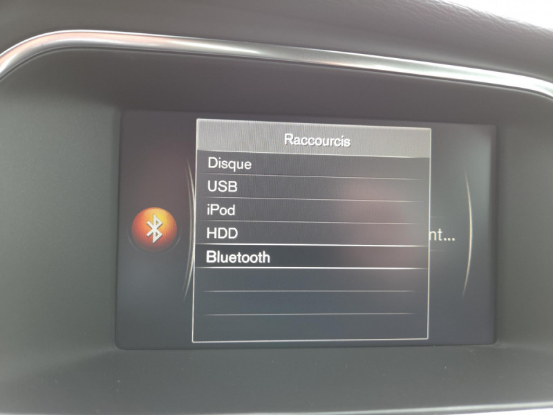 Photo 15 de l'offre de Volvo V40 (2) D2 AdBlue 120 Geartronic 6 Momentum à 17490€ chez Carlyss automobiles Vitré