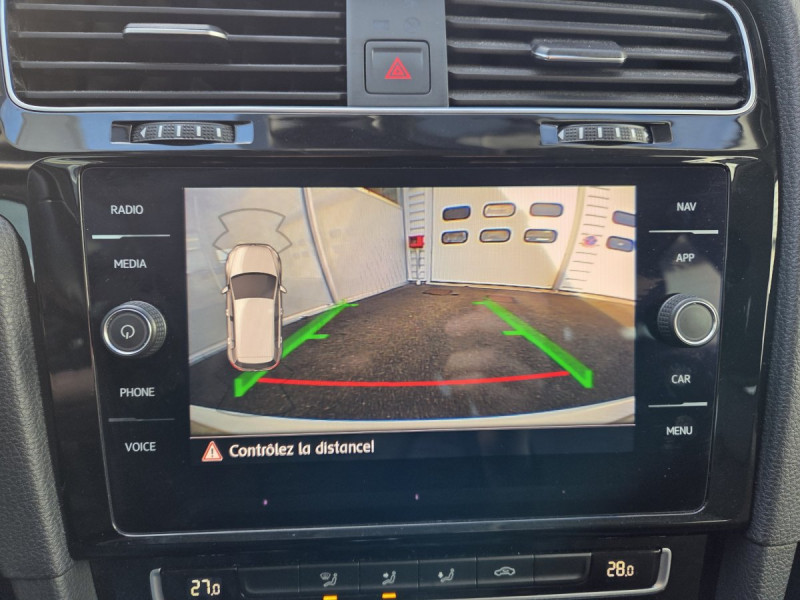 Photo 10 de l'offre de VOLKSWAGEN Golf (7) 1.5 TSI EVO 130 BVM6 Confortline à 17990€ chez Carlyss automobiles Vitré