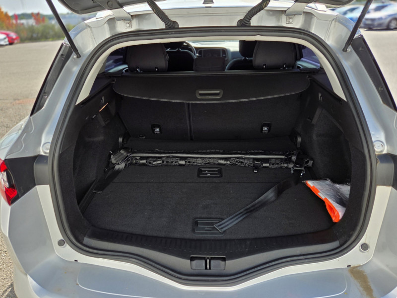 Photo 20 de l'offre de Renault Mégane Estate (4) Business TCe 140 FAP à 14490€ chez Carlyss automobiles Vitré