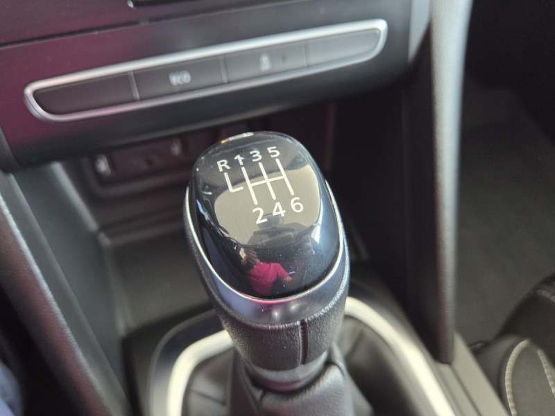 Photo 13 de l'offre de Renault Mégane Estate (4) Business TCe 140 FAP à 14490€ chez Carlyss automobiles Vitré