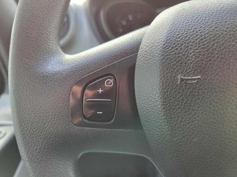 Photo 18 de l'offre de Renault Trafic (3) Zen L2 Energy dCi 125 9 places à 24490€ chez Carlyss automobiles Vitré