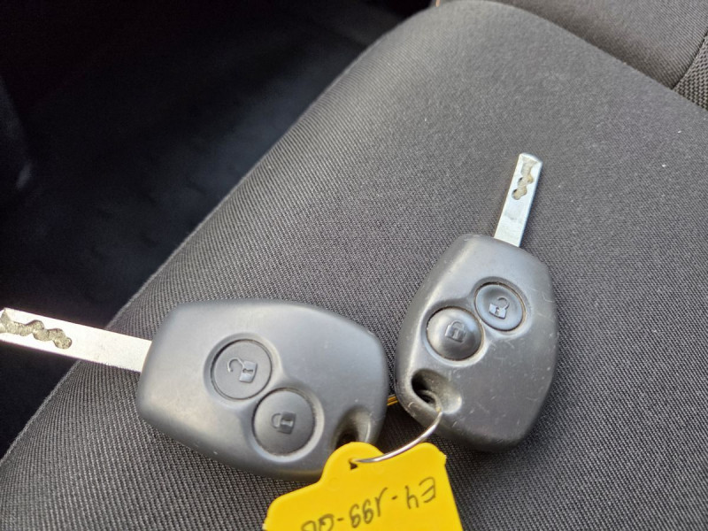 Photo 19 de l'offre de Renault Trafic (3) Zen L2 Energy dCi 125 9 places à 24490€ chez Carlyss automobiles Vitré