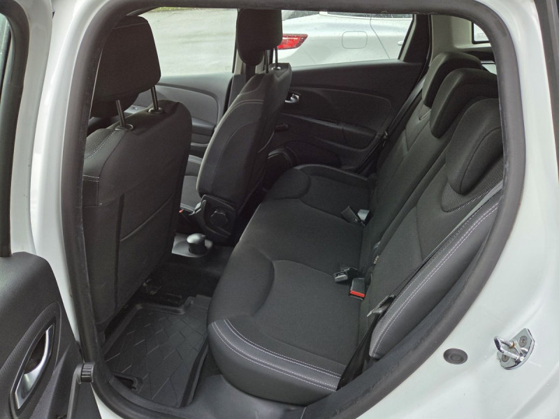 Photo 8 de l'offre de Renault Clio Estate (4) Business dCi 90 à 10990€ chez Carlyss automobiles Vitré