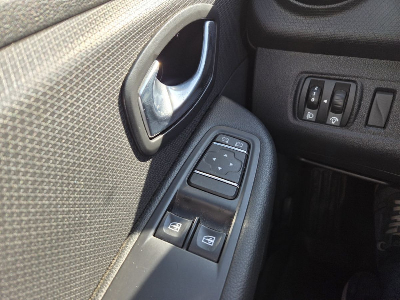 Photo 17 de l'offre de Renault Clio Estate (4) Business dCi 90 à 12290€ chez Carlyss automobiles Vitré