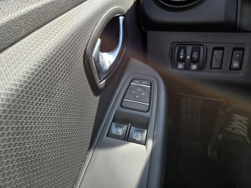 Photo 18 de l'offre de Renault Clio Estate (4) Business dCi 90 à 11990€ chez Carlyss automobiles Vitré