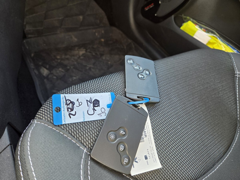 Photo 11 de l'offre de Renault Clio Estate (4) Business dCi 90 à 11990€ chez Carlyss automobiles Vitré