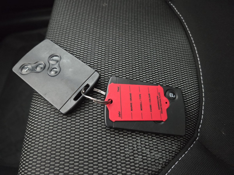 Photo 14 de l'offre de Renault Clio Estate (4) Business dCi 90 à 10990€ chez Carlyss automobiles Vitré