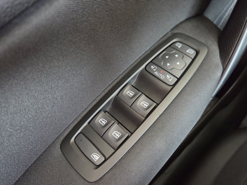 Photo 19 de l'offre de Renault Mégane Estate (4) Business TCe 140 FAP à 14490€ chez Carlyss automobiles Vitré