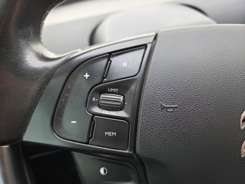 Photo 15 de l'offre de CITROEN C4 Picasso (2) e-HDi 115 Intensive à 8790€ chez Carlyss automobiles Vitré