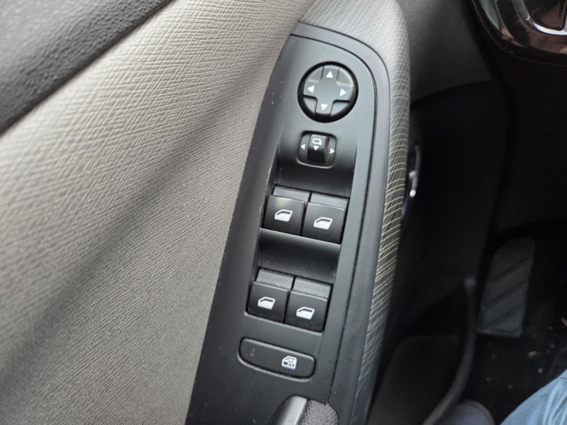 Photo 20 de l'offre de CITROEN C4 Picasso (2) e-HDi 115 Intensive à 8790€ chez Carlyss automobiles Vitré