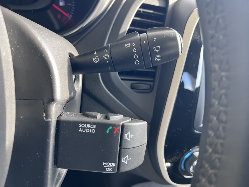 Photo 17 de l'offre de RENAULT Captur Business dCi 90 à 11490€ chez Carlyss automobiles Vitré