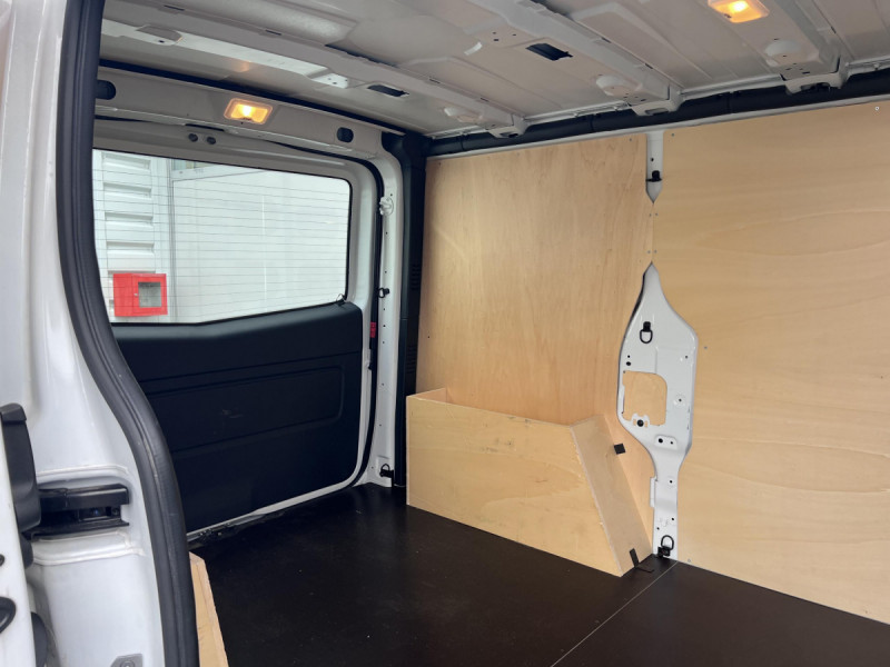 Photo 15 de l'offre de Renault Trafic (3) NV FG CF L1H1 1200 Energy dCi 145 à 18490€ chez Carlyss automobiles Vitré