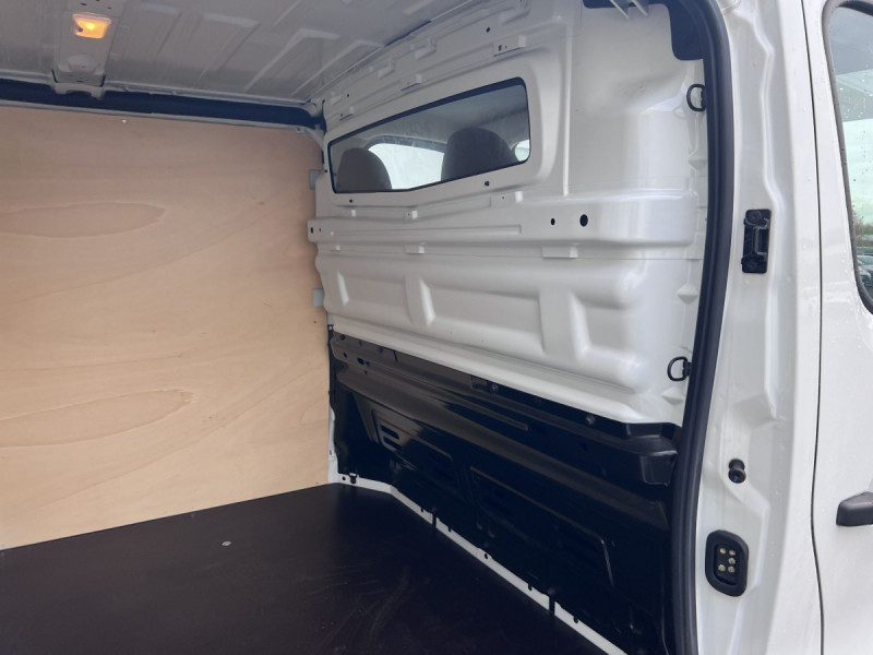 Photo 14 de l'offre de Renault Trafic (3) NV FG CF L1H1 1200 Energy dCi 145 à 18490€ chez Carlyss automobiles Vitré