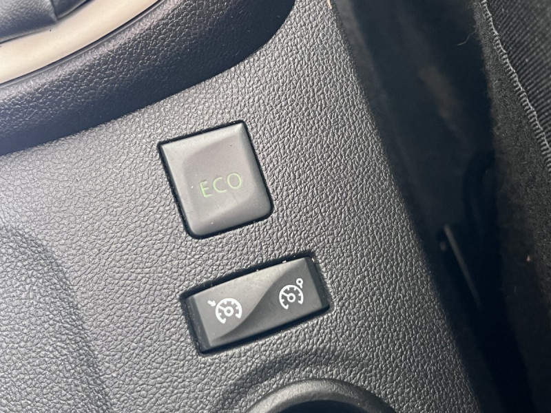 Photo 16 de l'offre de RENAULT Captur Business dCi 90 à 11490€ chez Carlyss automobiles Vitré