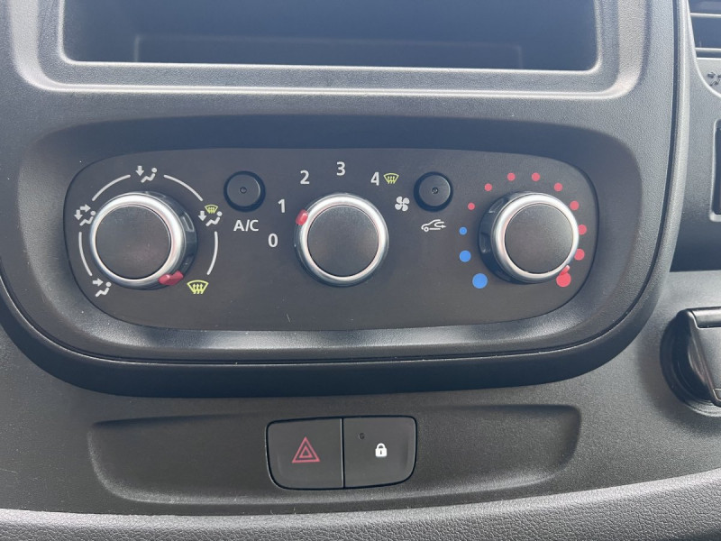 Photo 7 de l'offre de Renault Trafic (3) NV FG CF L1H1 1200 Energy dCi 145 à 18490€ chez Carlyss automobiles Vitré