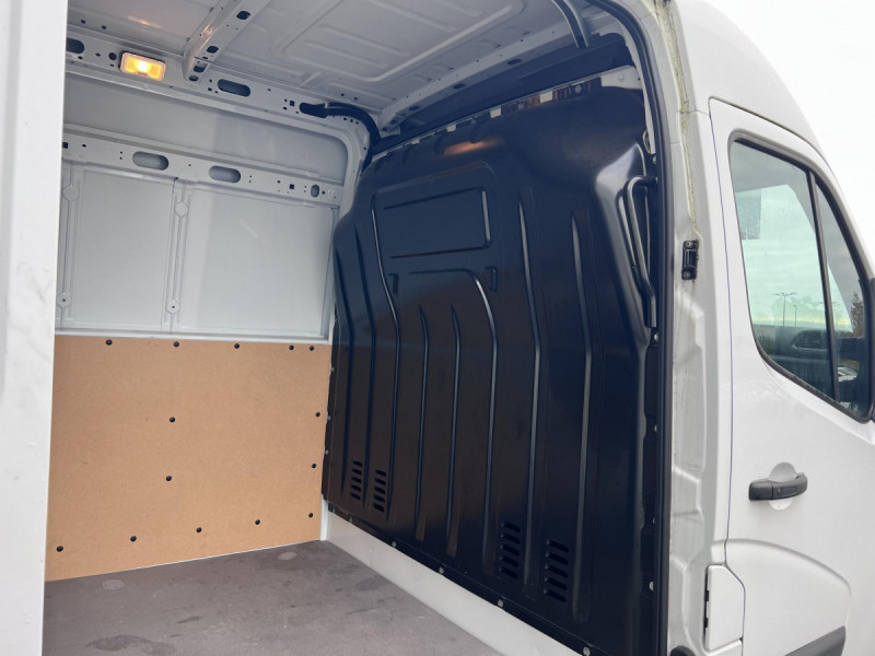 Photo 20 de l'offre de Renault Master (3) FG Tr CF F3300 L2H2 Blue dCi 150 à 24490€ chez Carlyss automobiles Vitré