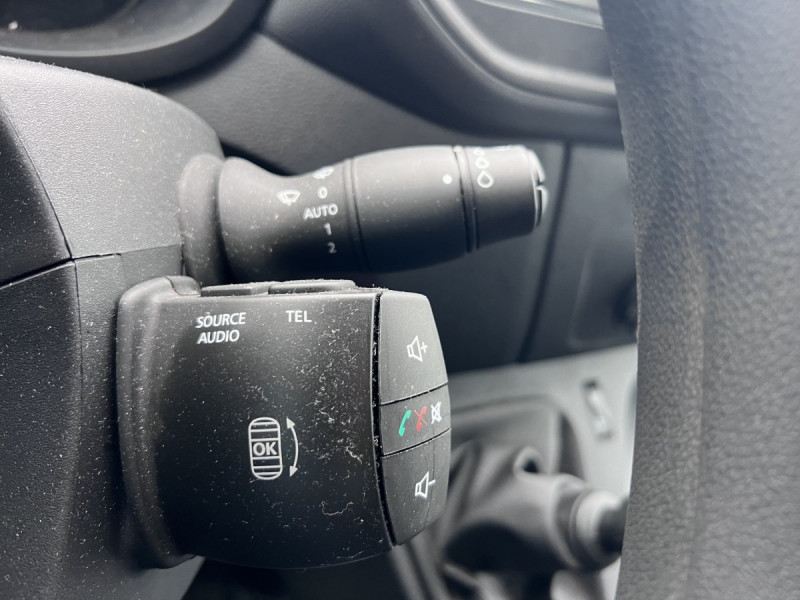 Photo 14 de l'offre de Renault Master (3) FG Tr CF F3300 L2H2 Blue dCi 150 à 24490€ chez Carlyss automobiles Vitré