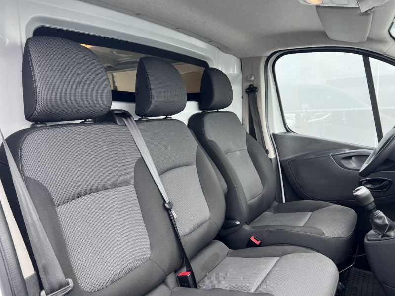 Photo 5 de l'offre de Renault Trafic (3) NV FG CF L1H1 1200 Energy dCi 145 à 18490€ chez Carlyss automobiles Vitré