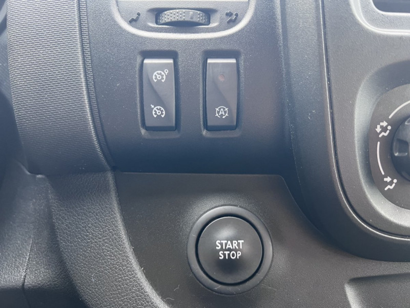 Photo 8 de l'offre de Renault Trafic (3) NV FG CF L1H1 1200 Energy dCi 145 à 18490€ chez Carlyss automobiles Vitré