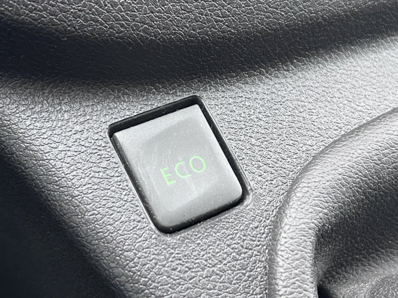 Photo 10 de l'offre de Renault Trafic (3) NV FG CF L1H1 1200 Energy dCi 145 à 18490€ chez Carlyss automobiles Vitré