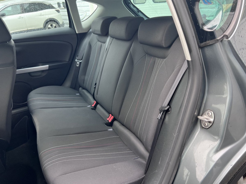 Photo 8 de l'offre de Seat Leon (2) 1.2 TSI 105 ECOMOTIVE STYLE COPA à 9990€ chez Carlyss automobiles Vitré