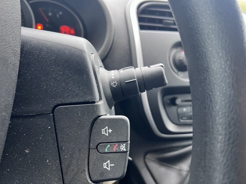 Photo 16 de l'offre de Renault Kangoo Express (2) Extra R-Link dCi 90 EDC à 12990€ chez Carlyss automobiles Vitré