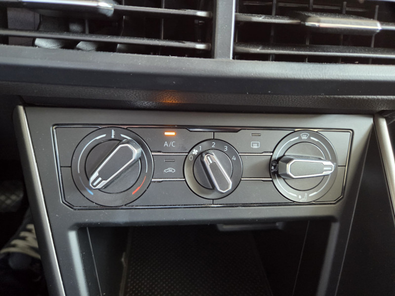 Photo 14 de l'offre de Volkswagen Polo (6) 1.0 TSI 95 Business à 11990€ chez Carlyss automobiles Vitré