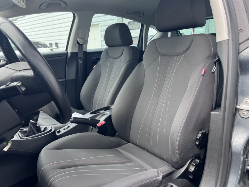 Photo 7 de l'offre de Seat Leon (2) 1.2 TSI 105 ECOMOTIVE STYLE COPA à 9990€ chez Carlyss automobiles Vitré